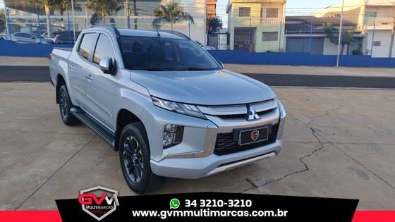 MITSUBISHI L200 TRITON 2.4 16V TURBO DIESEL SPORT HPE CD 4P 4X4 AUTOMÁTICO MITSUBISHI L200 TRITON 2.4 16V TURBO DIESEL SPORT HPE CD 4P 4X4 AUTOMÁTICO